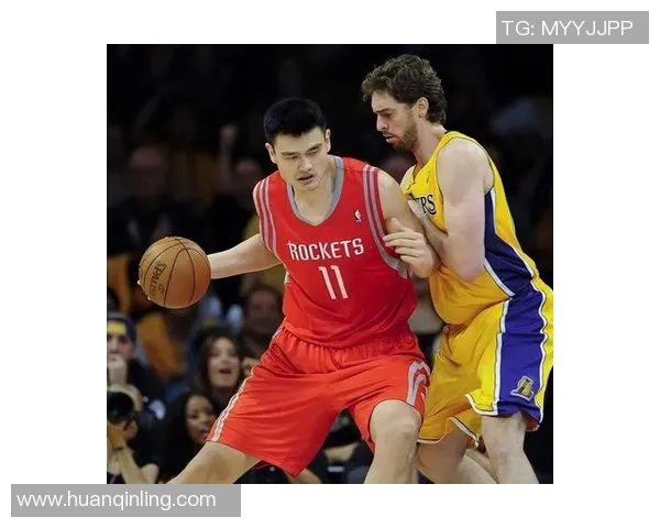 姚明职业生涯巅峰时刻回顾他在NBA赛场上的辉煌表现与传奇瞬间
