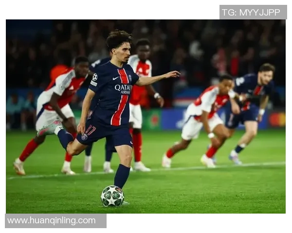 巴黎圣日耳曼大胜曼联神扑引发争议判罚全场沸腾