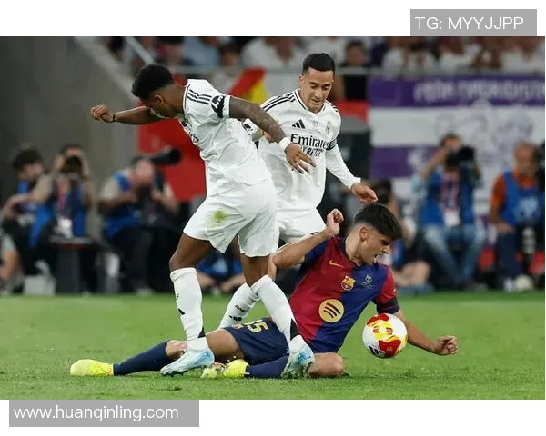 国王杯激战曼联逆转巴萨补时绝杀引爆全场激情瞬间